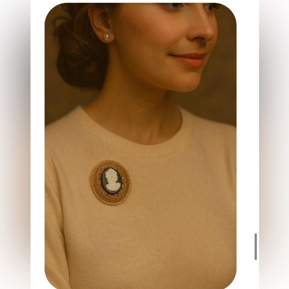 Cameo Brooch pin, vintage
